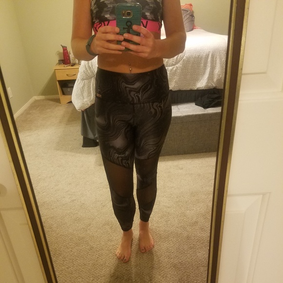 Victoria's Secret Ultimate Highwaist Ankle Legging - Picture 4 of 8